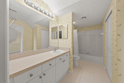 Tiny photo for 4189 Waterside Place 9 #9, Grove City, OH 43123 (MLS # 225045608)