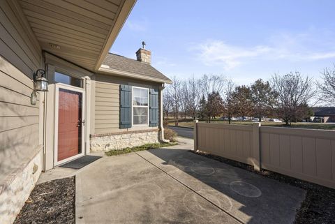 Tiny photo for 4189 Waterside Place 9 #9, Grove City, OH 43123 (MLS # 225045608)