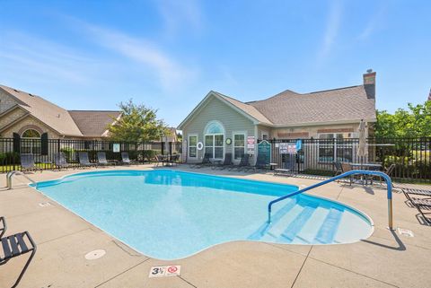 Tiny photo for 4189 Waterside Place 9 #9, Grove City, OH 43123 (MLS # 225045608)