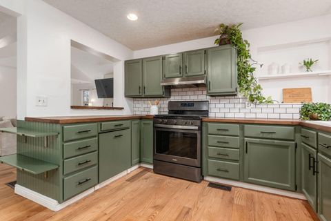 Tiny photo for 221 Eastwood Avenue, Westerville, OH 43081 (MLS # 226000745)