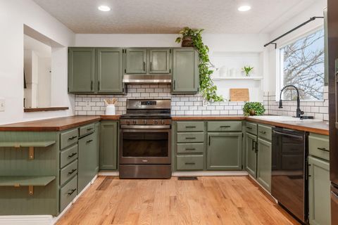 Tiny photo for 221 Eastwood Avenue, Westerville, OH 43081 (MLS # 226000745)