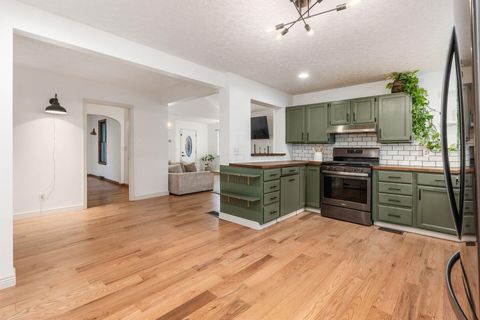 Tiny photo for 221 Eastwood Avenue, Westerville, OH 43081 (MLS # 226000745)