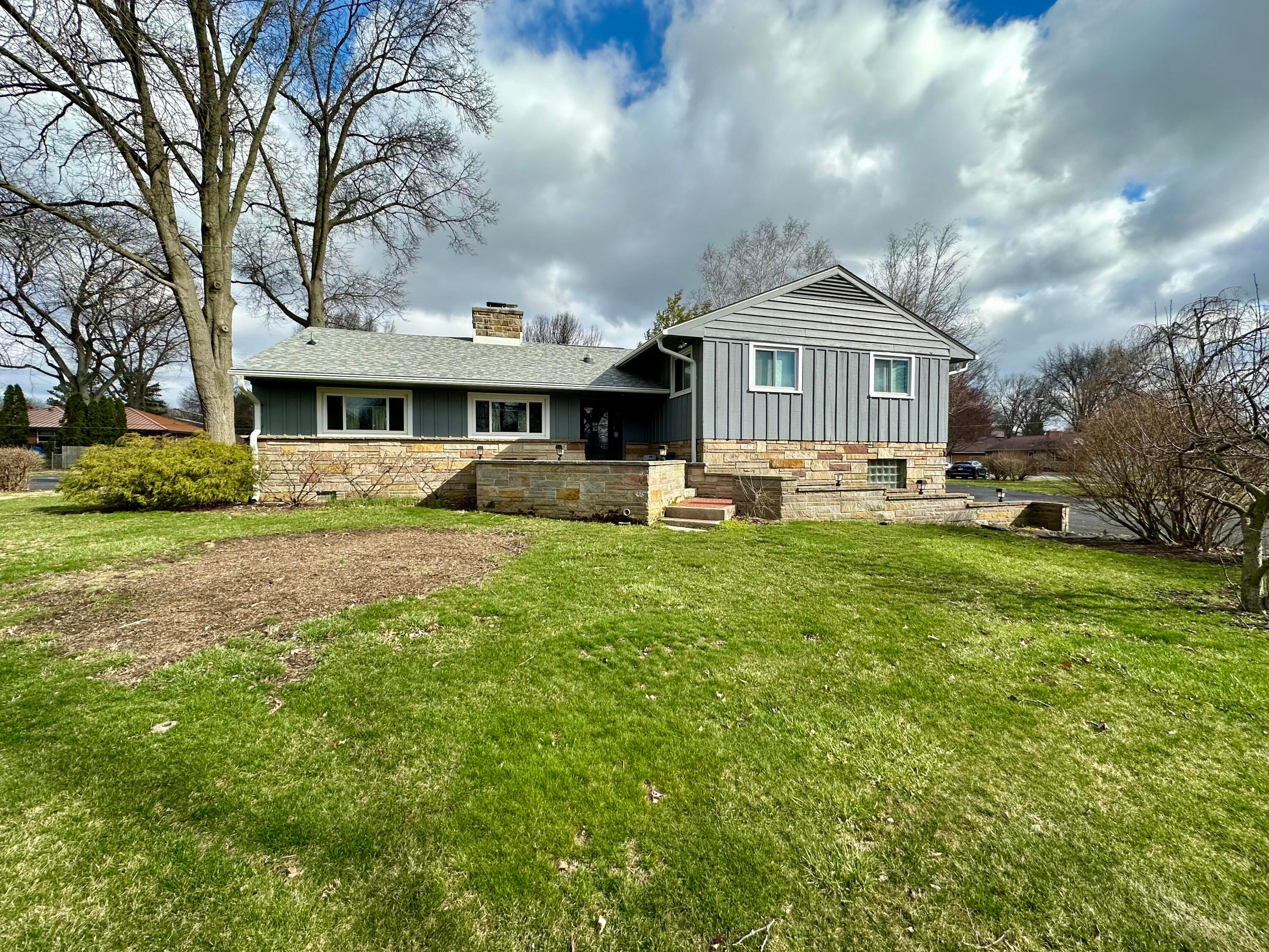 1325 Home Cir Drive, Bucyrus, Ohio image 2