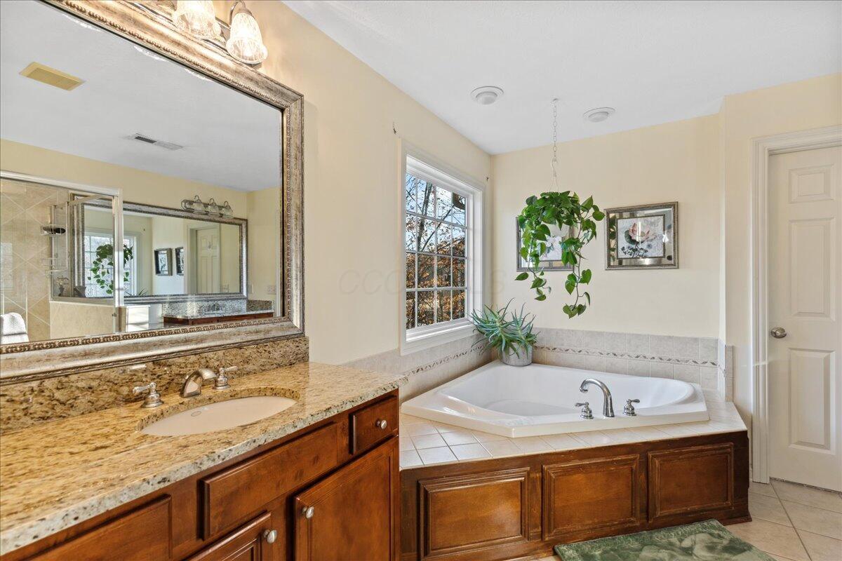 3144 Abbey Knoll Drive, Lewis Center, Ohio image 38