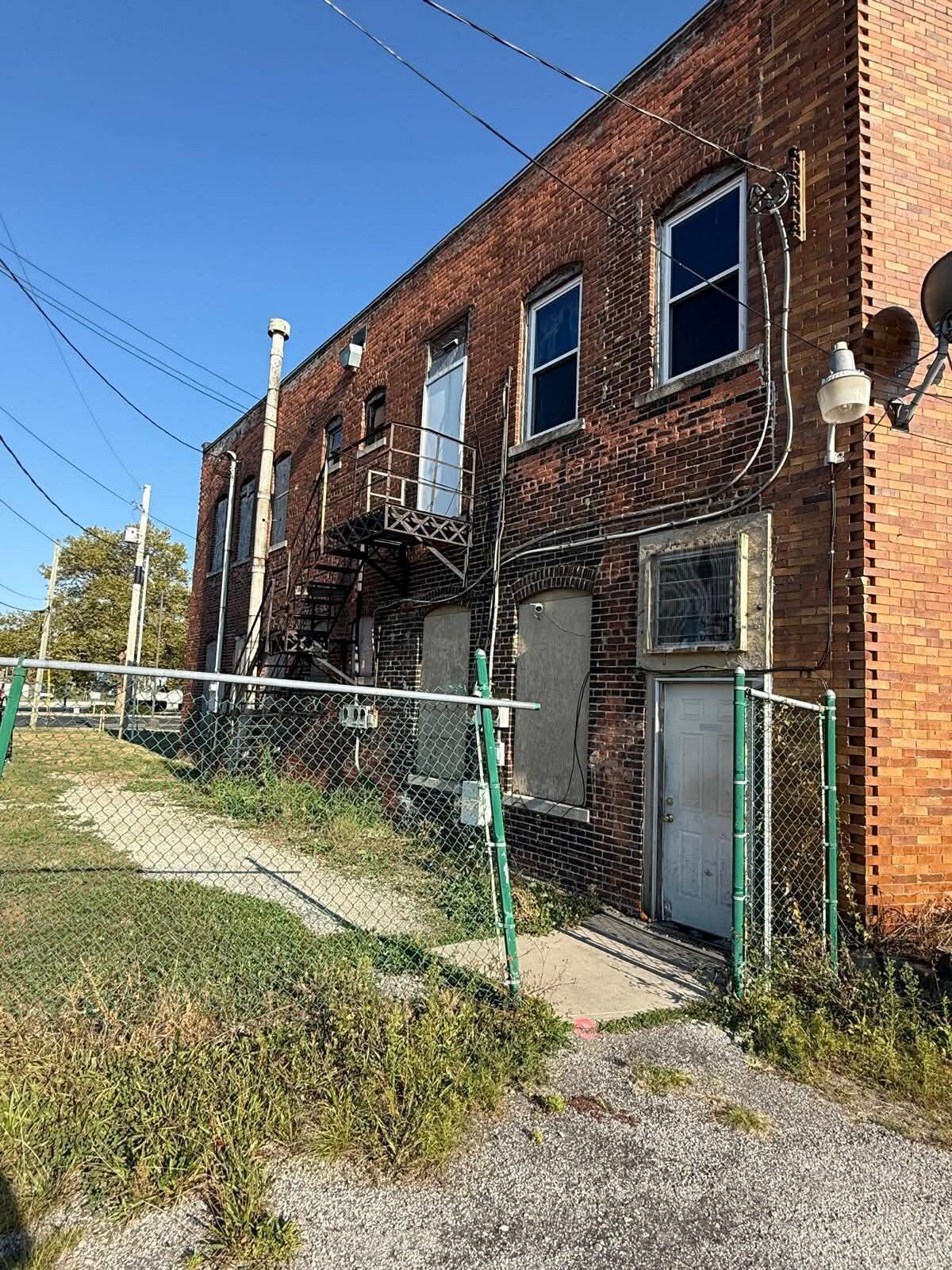 116 W North Street 118