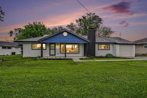 Photo of 1293 Dayton Avenue NW, Washington Court House, OH 43160 (MLS # 226015110)