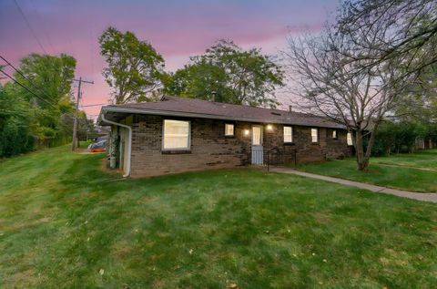 Photo of 2362 Woodbrook Circle N Unit F, Columbus, OH 43223 (MLS # 225040207)