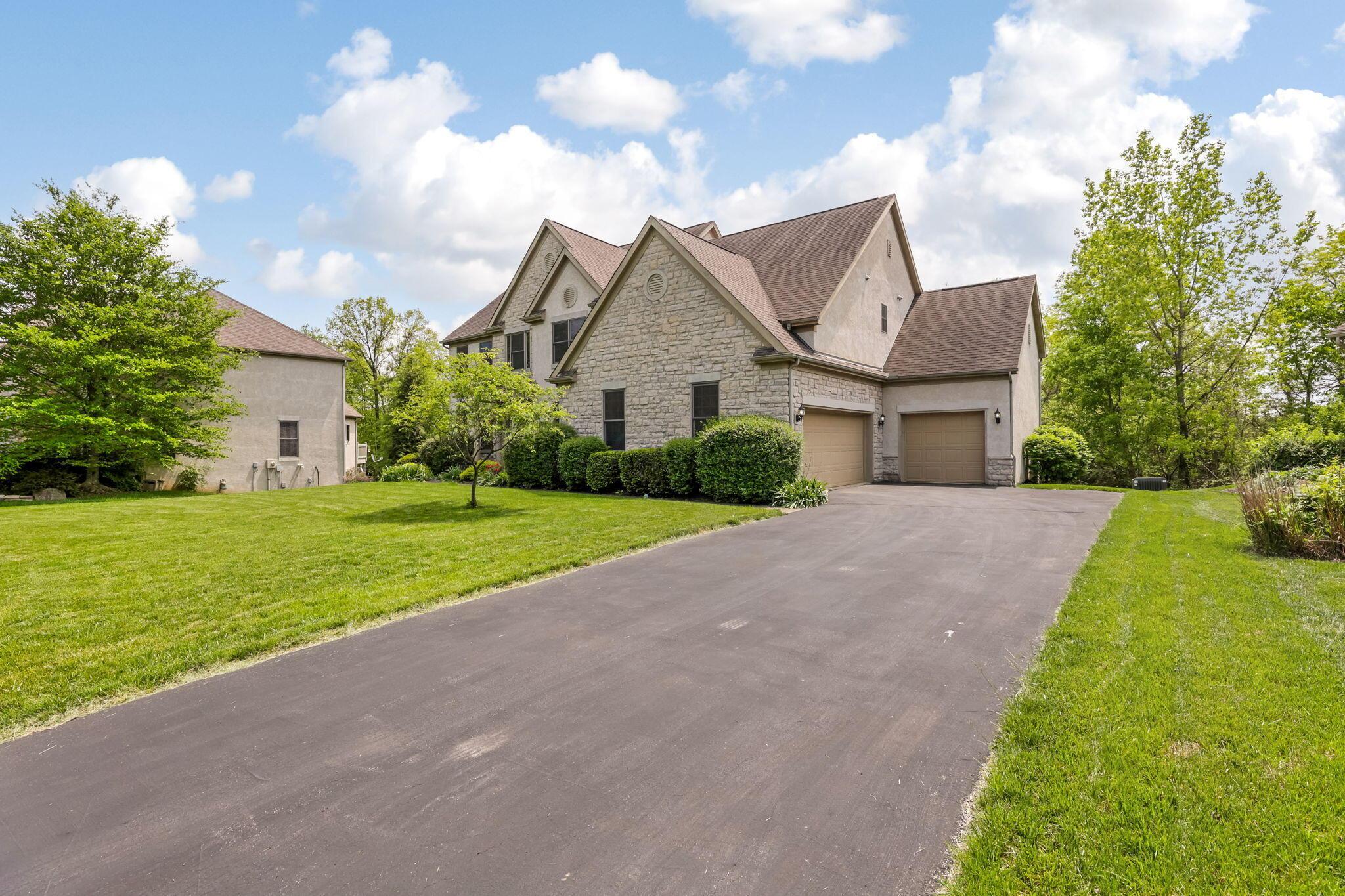 7031 Bold Forbes Court, Blacklick, Ohio image 3
