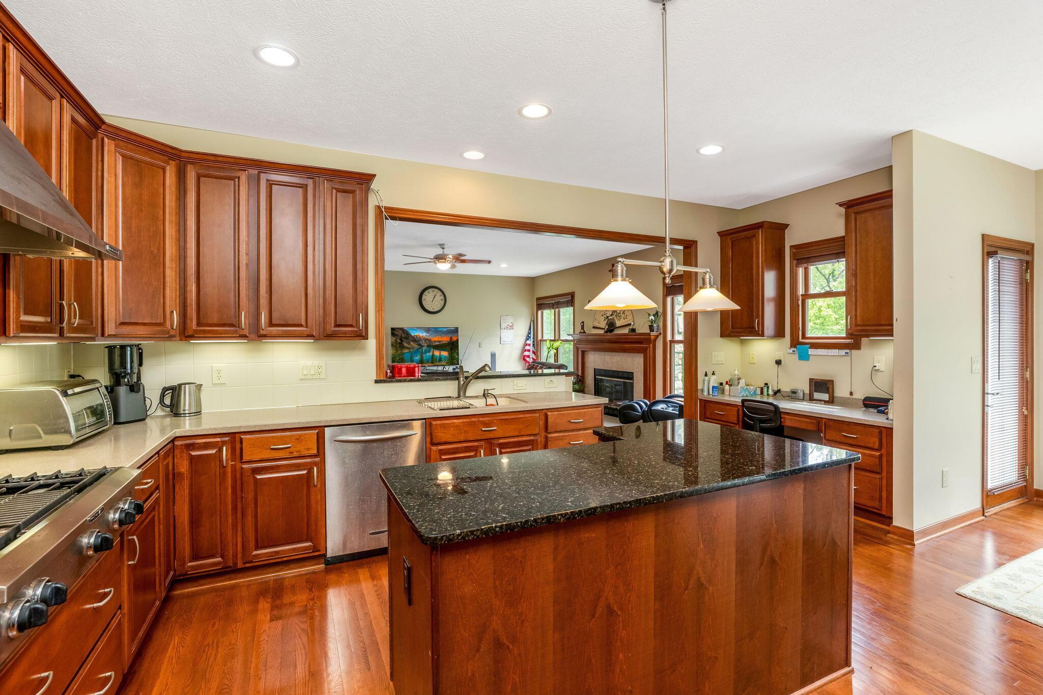 7031 Bold Forbes Court, Blacklick, Ohio image 24