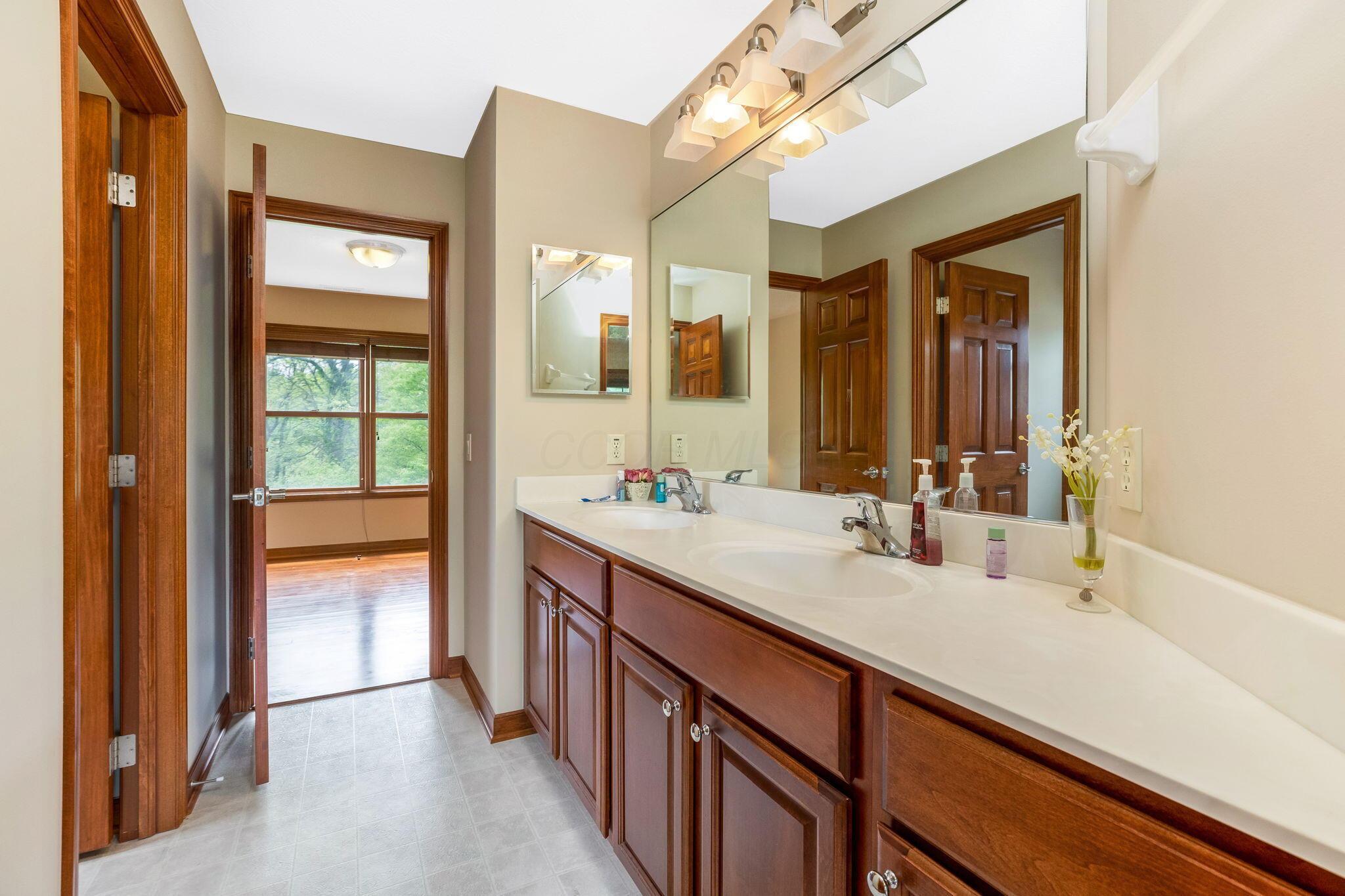7031 Bold Forbes Court, Blacklick, Ohio image 36
