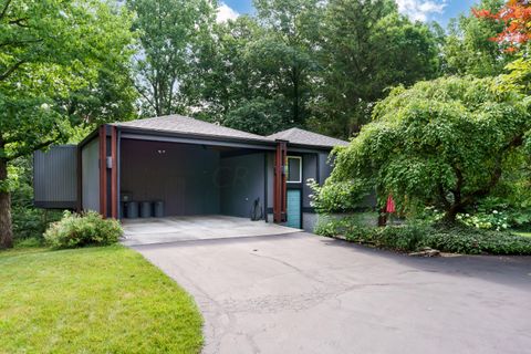 Photo of 803 Lookout Point Drive, Columbus, OH 43235 (MLS # 223023108)
