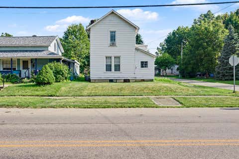 Photo of 527 E 4th Street, Marysville, OH 43040 (MLS # 226028973)