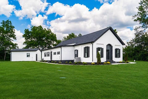 Photo of 3351 Georgesville Wrightsville Road, Grove City, OH 43123 (MLS # 226022192)