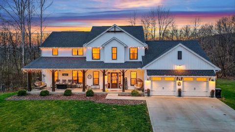 Homes For Sale - 32263 Cedar Lane<br/> Hocking County, Logan, OH 43138