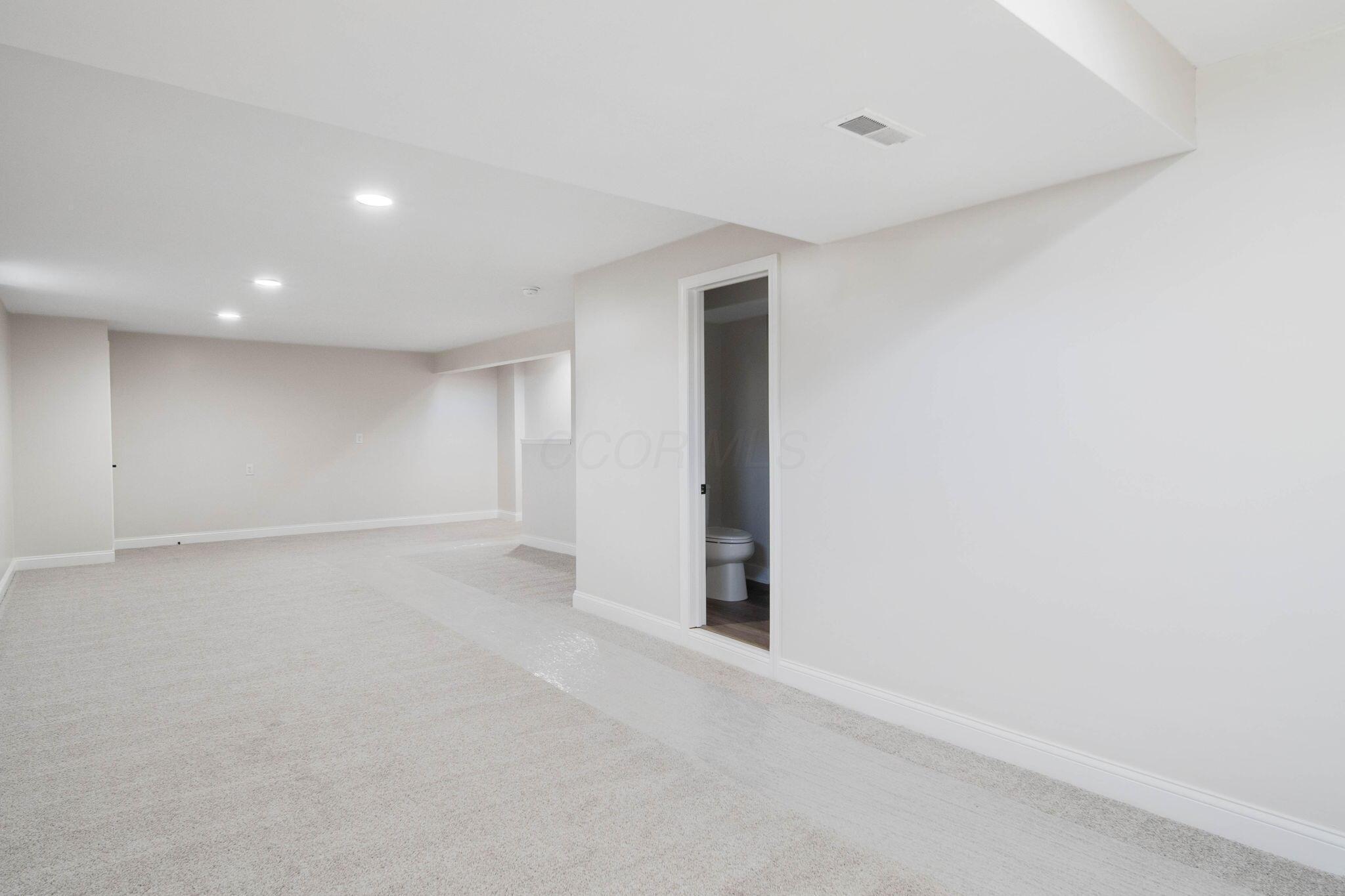 8849 Juneberry Road, Lewis Center, Ohio image 38