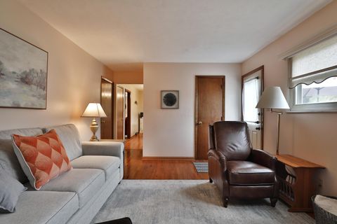 Tiny photo for 1064 Hillsdale Drive, Columbus, OH 43224 (MLS # 225042102)