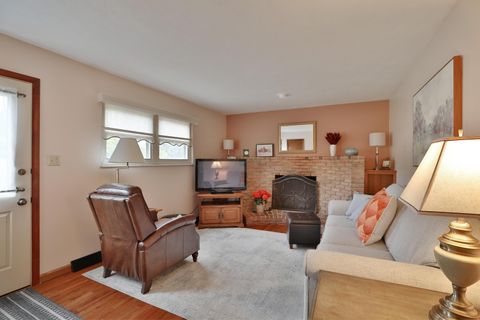 Tiny photo for 1064 Hillsdale Drive, Columbus, OH 43224 (MLS # 225042102)