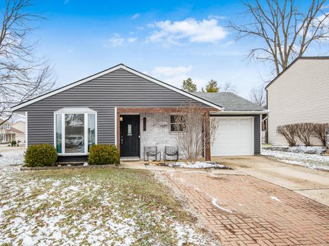 Photo of 3996 Deer Lake Way, Columbus, OH 43204 (MLS # 226005407)