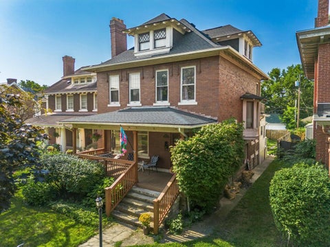 Photo of 1815 Franklin Park Park S, Columbus, OH 43205 (MLS # 226035866)