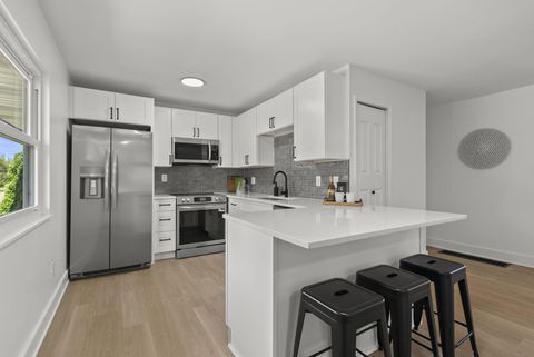 Tiny photo for 1030 Dalehurst Road, Columbus, OH 43219 (MLS # 225037593)