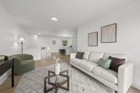 Tiny photo for 1030 Dalehurst Road, Columbus, OH 43219 (MLS # 225037593)