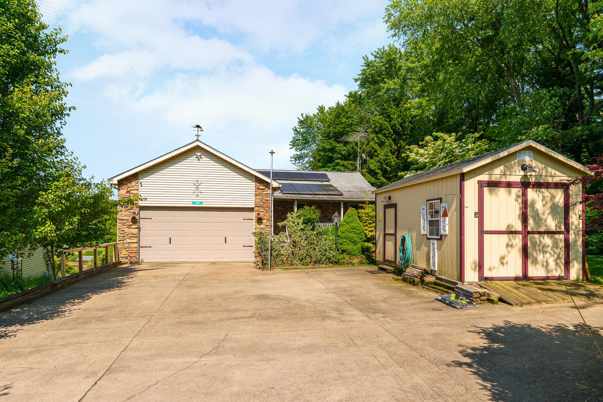 1708 Apple Valley Drive, Howard, Ohio image 4