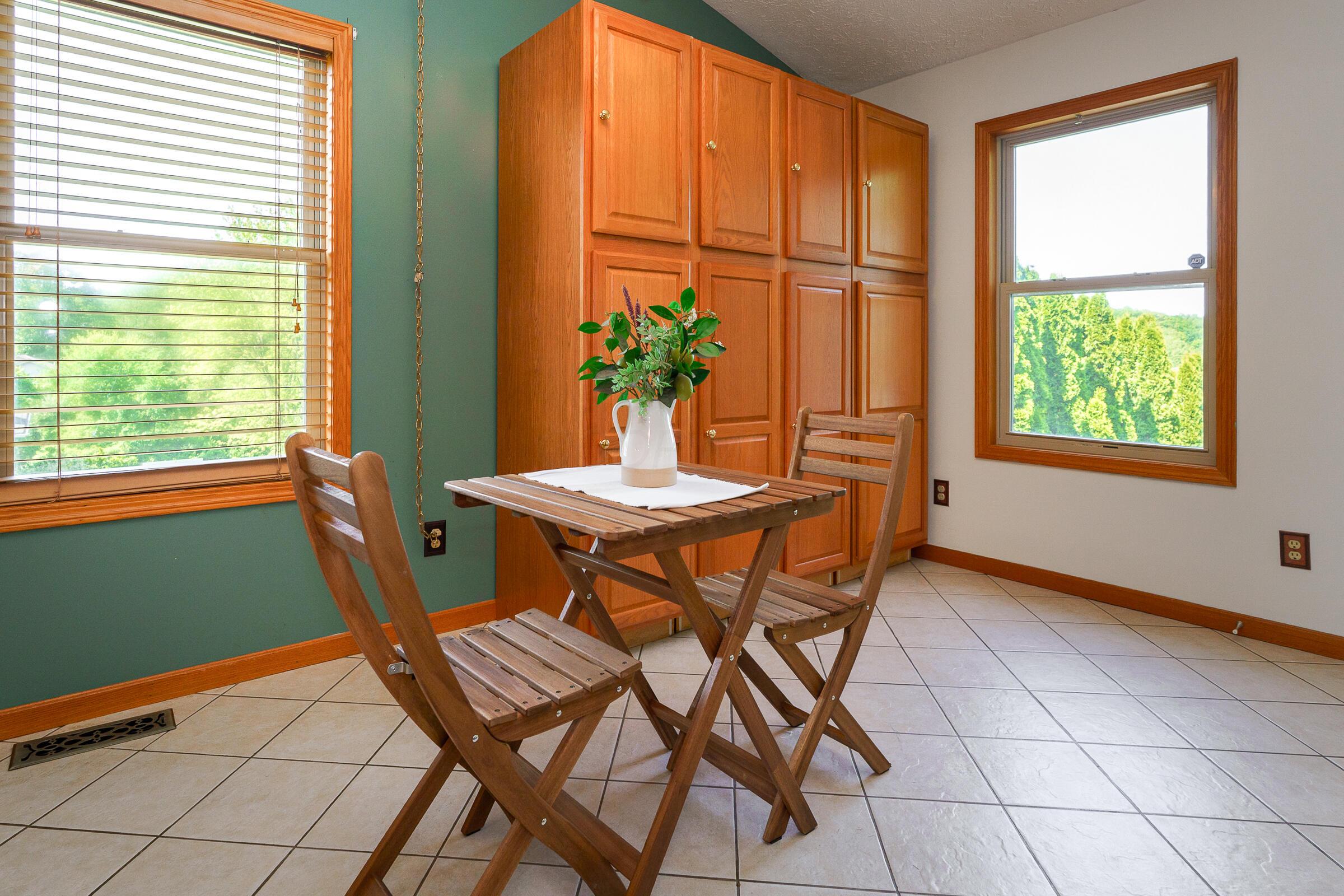 1708 Apple Valley Drive, Howard, Ohio image 22