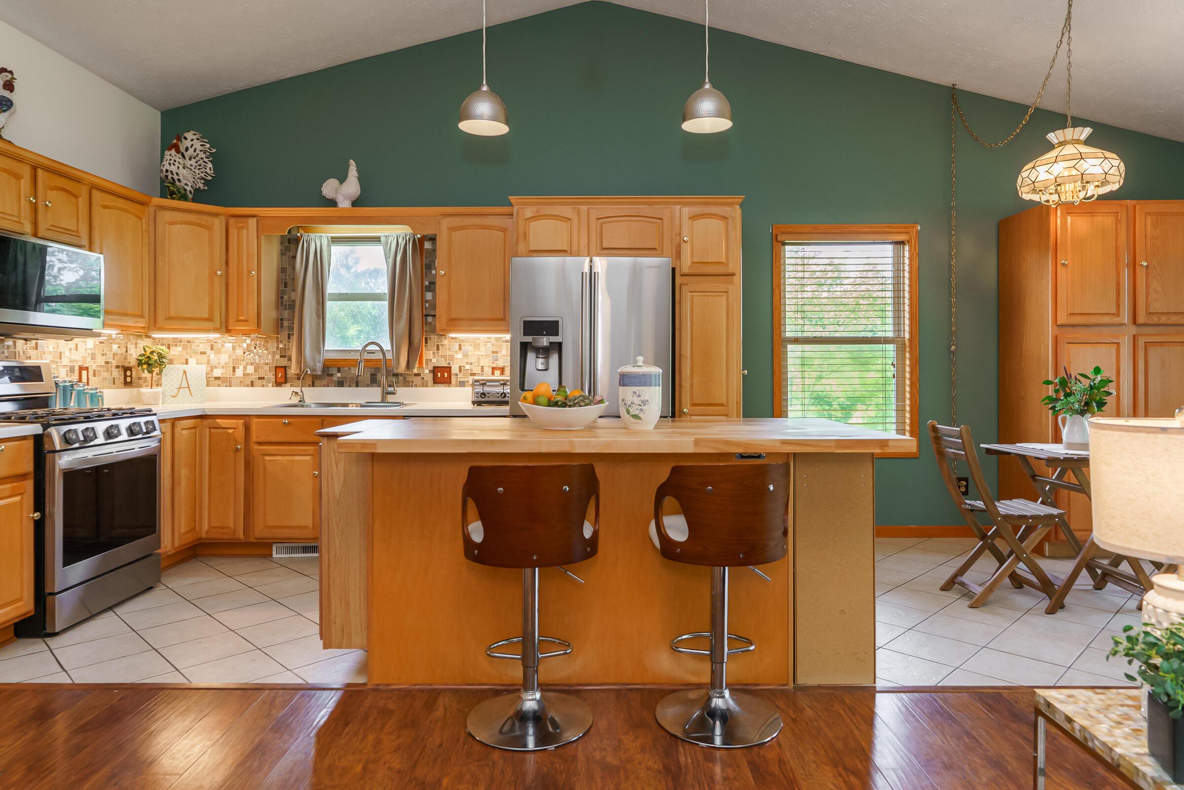 1708 Apple Valley Drive, Howard, Ohio image 26