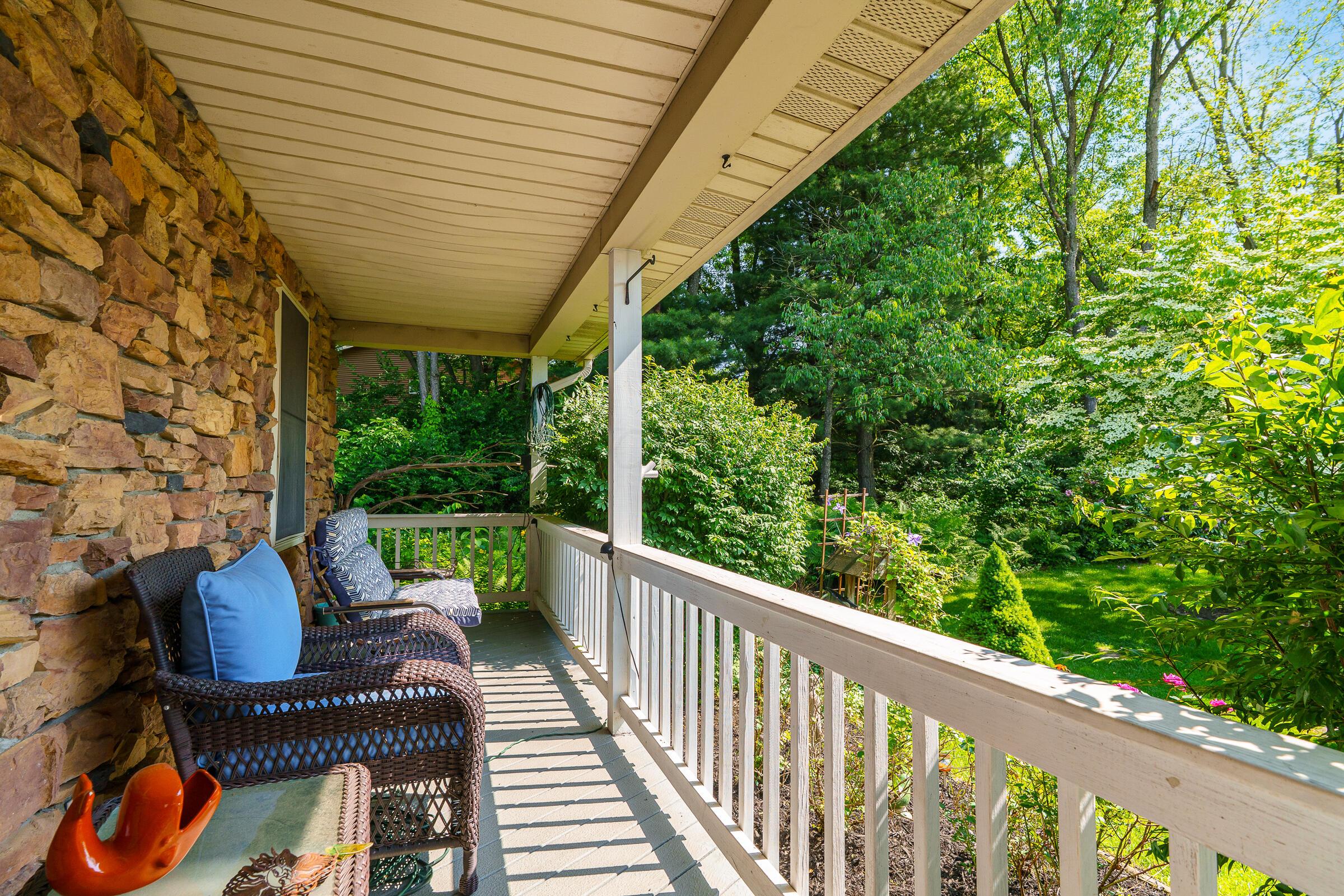 1708 Apple Valley Drive, Howard, Ohio image 7