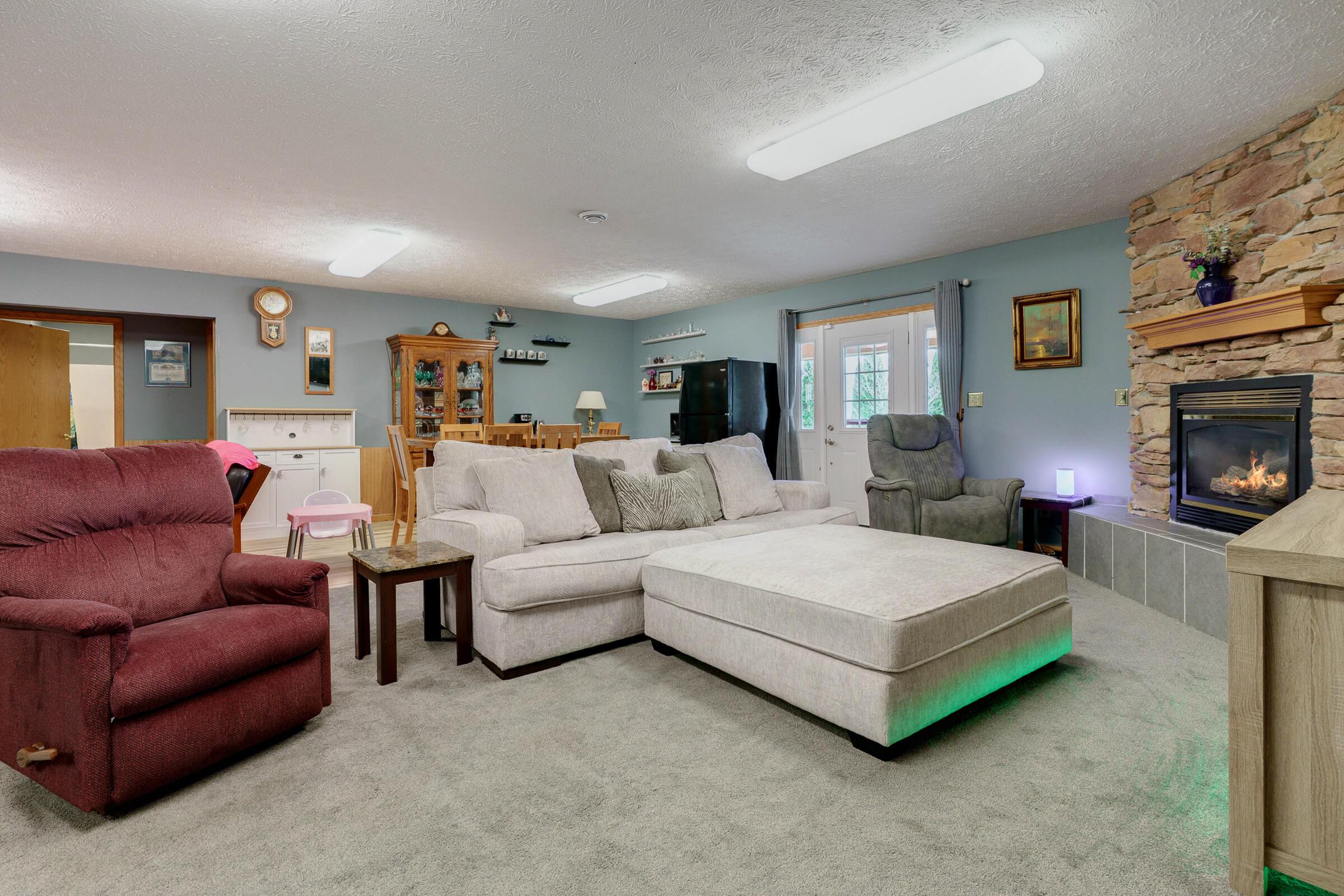 1708 Apple Valley Drive, Howard, Ohio image 45