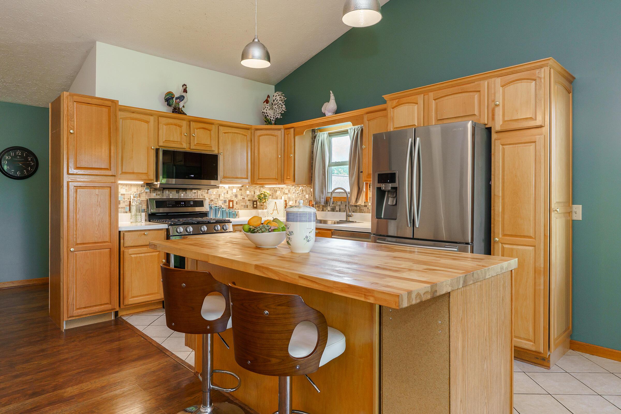 1708 Apple Valley Drive, Howard, Ohio image 28