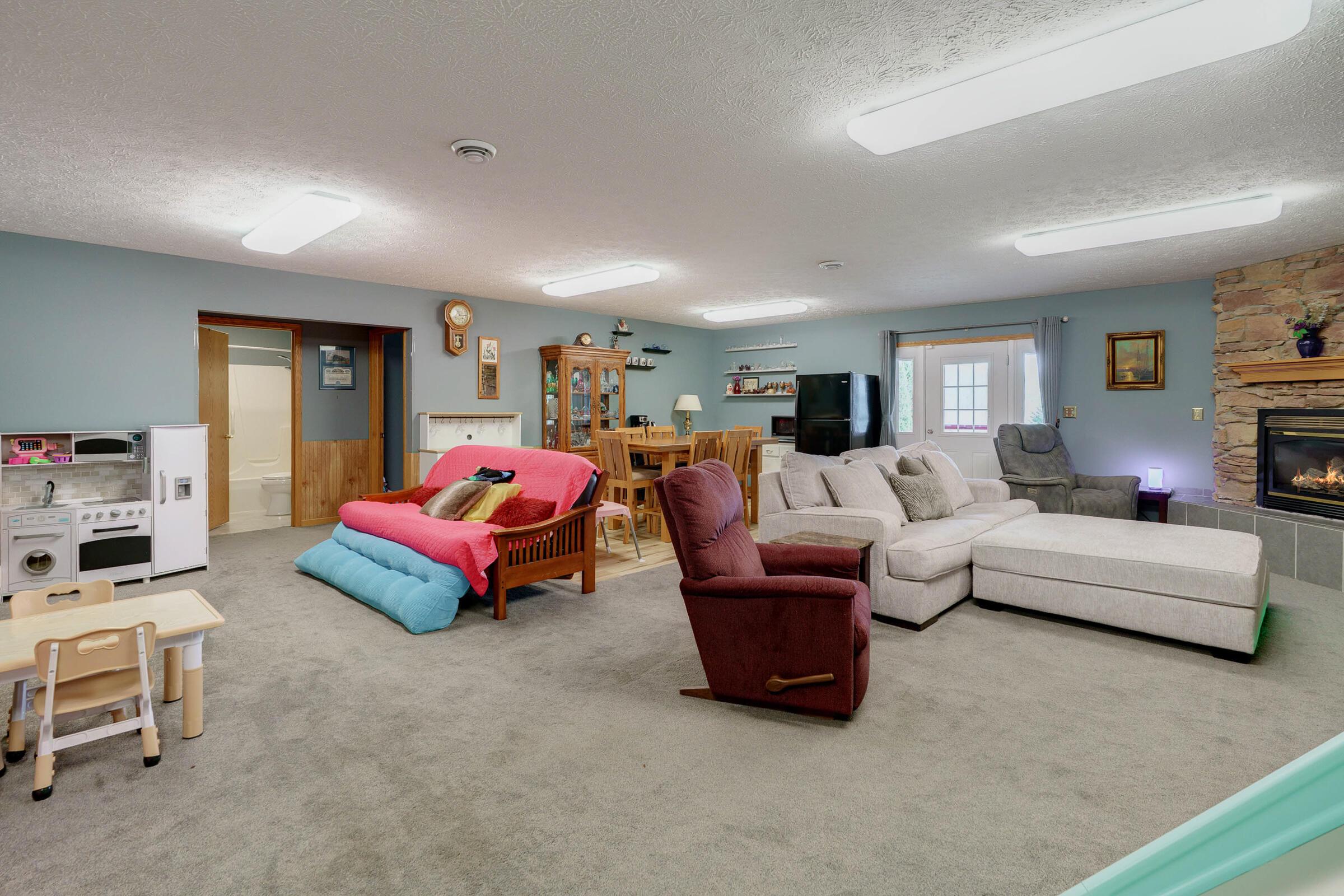 1708 Apple Valley Drive, Howard, Ohio image 48