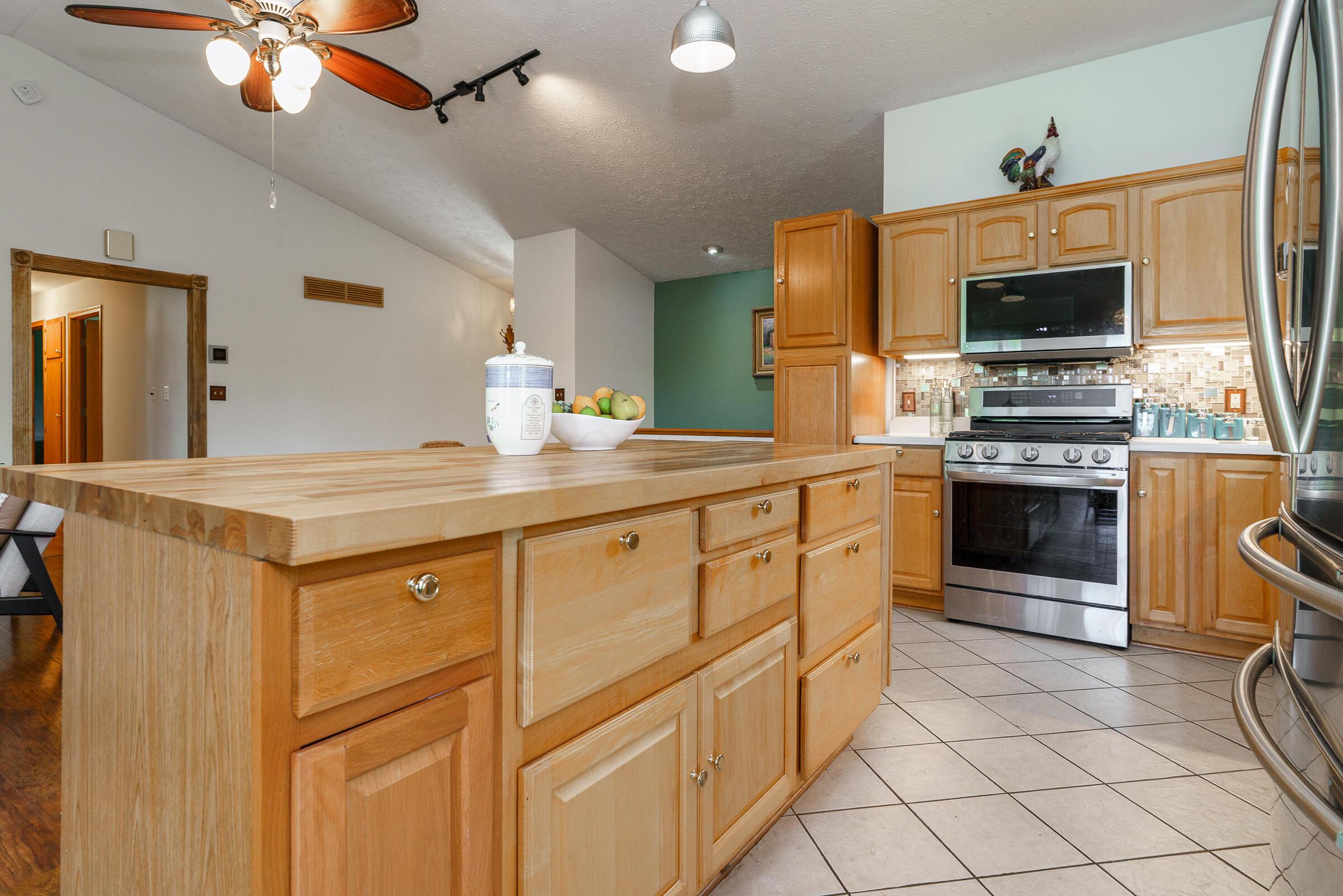 1708 Apple Valley Drive, Howard, Ohio image 30