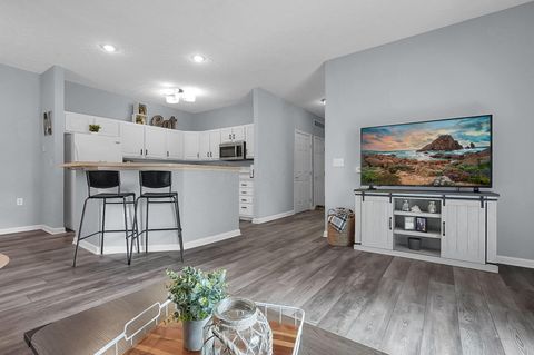 Photo of 6220 Harbour Pointe 101 #101, Columbus, OH 43231 (MLS # 226010021)