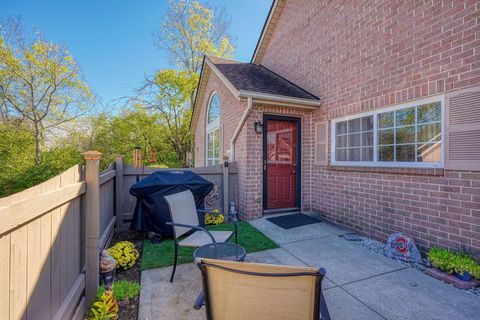 Tiny photo for 1948 S Farmbrook Creek S 7 #7, Grove City, OH 43123 (MLS # 225039856)