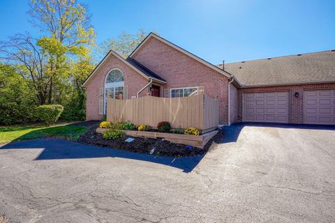 Tiny photo for 1948 S Farmbrook Creek S 7 #7, Grove City, OH 43123 (MLS # 225039856)