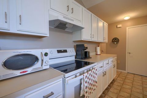 Tiny photo for 1948 S Farmbrook Creek S 7 #7, Grove City, OH 43123 (MLS # 225039856)