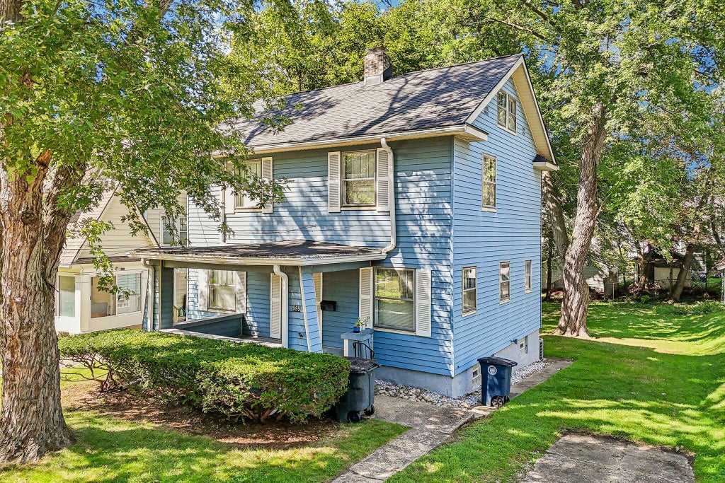 Photo of 989 Amelia Avenue, Akron, OH 44302 (MLS # 226034766)