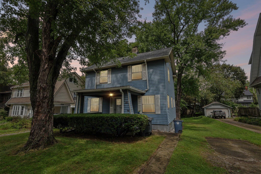 Photo of 989 Amelia Avenue, Akron, OH 44302 (MLS # 226034766)