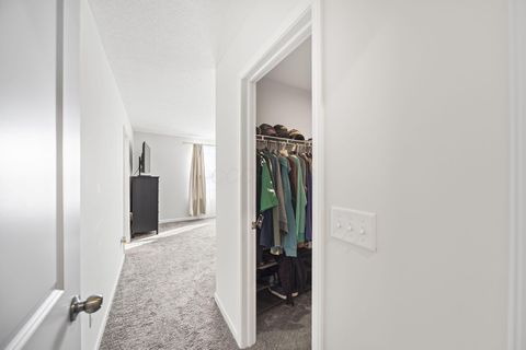 Tiny photo for 1172 Lake Forest Drive, Hebron, OH 43025 (MLS # 226000523)