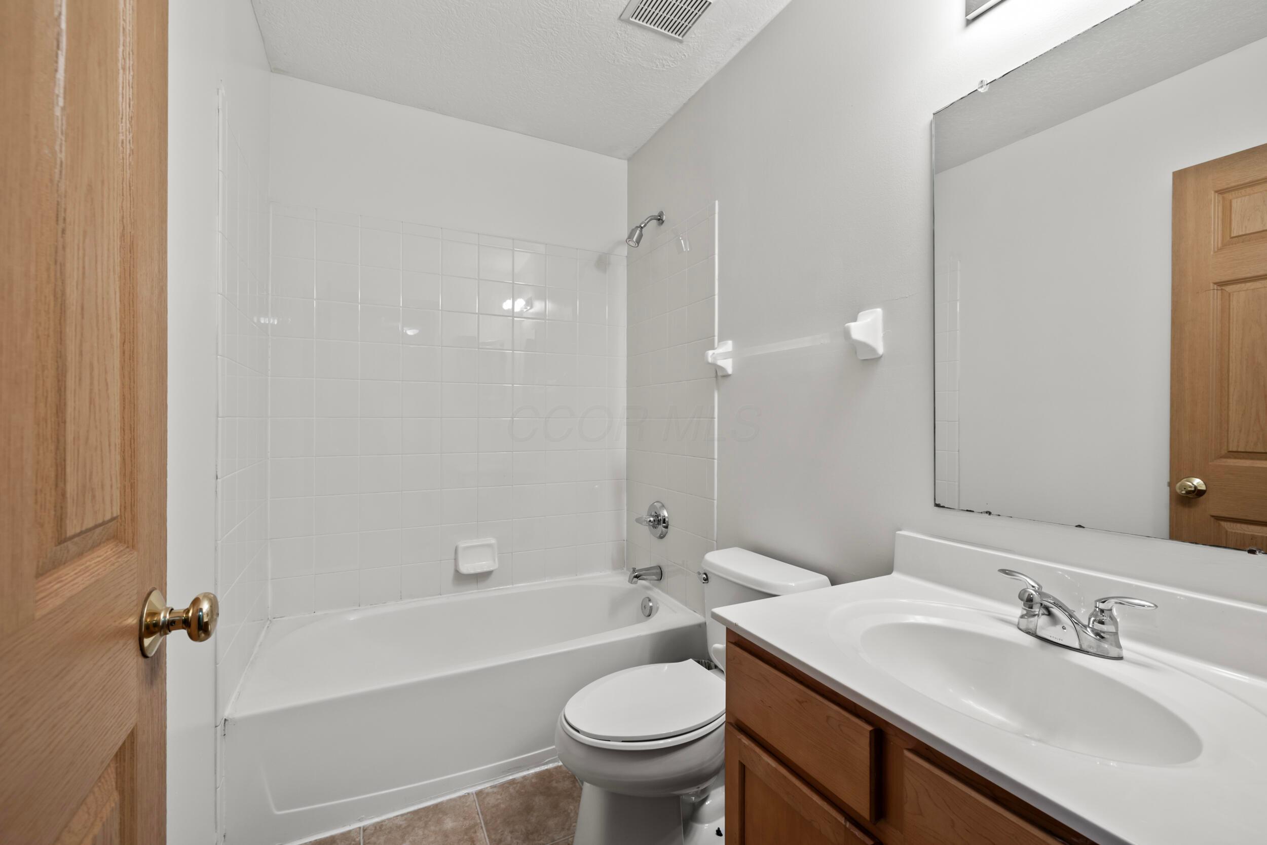 1608 Geranium Drive, Lewis Center, Ohio image 29