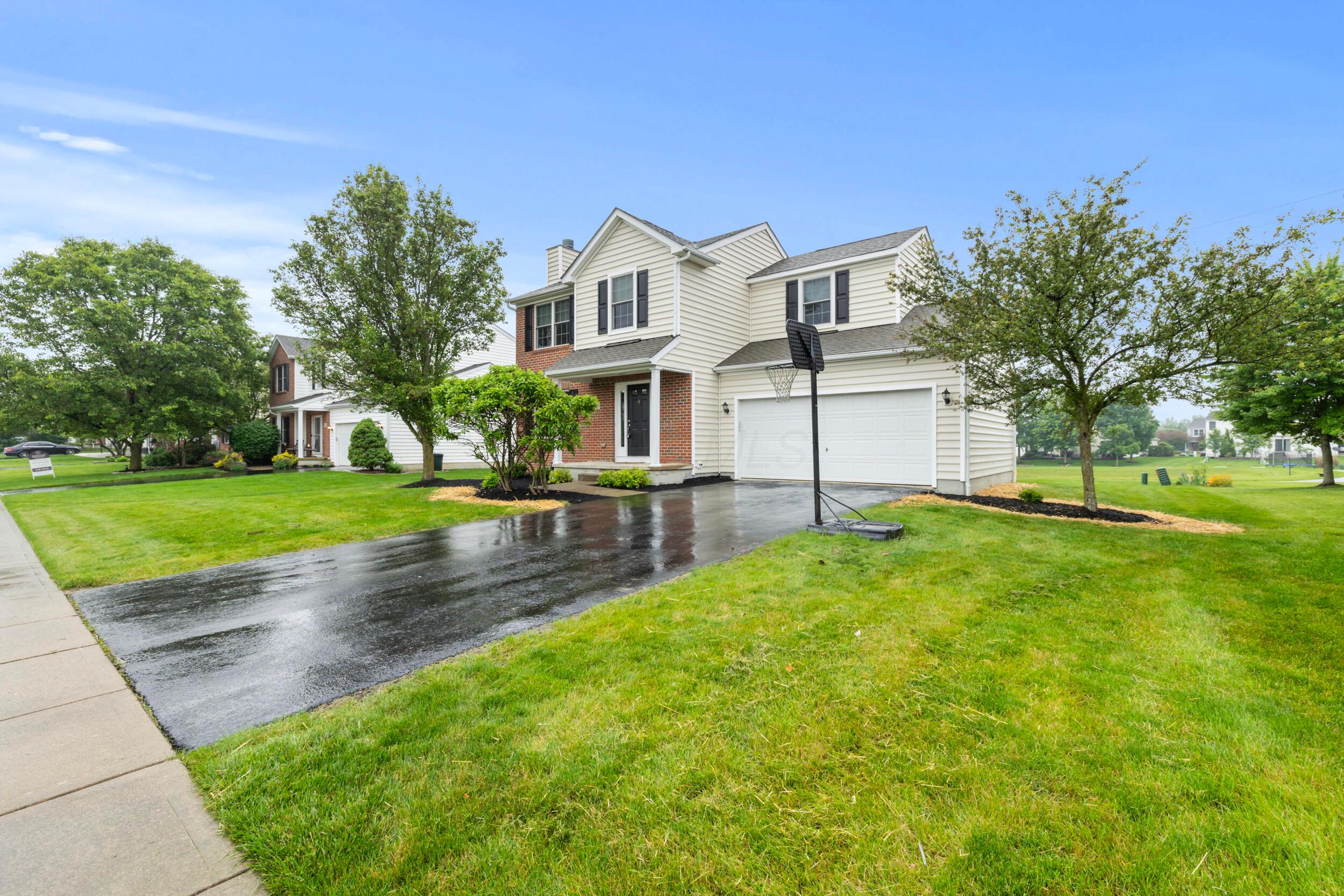 1608 Geranium Drive, Lewis Center, Ohio image 2