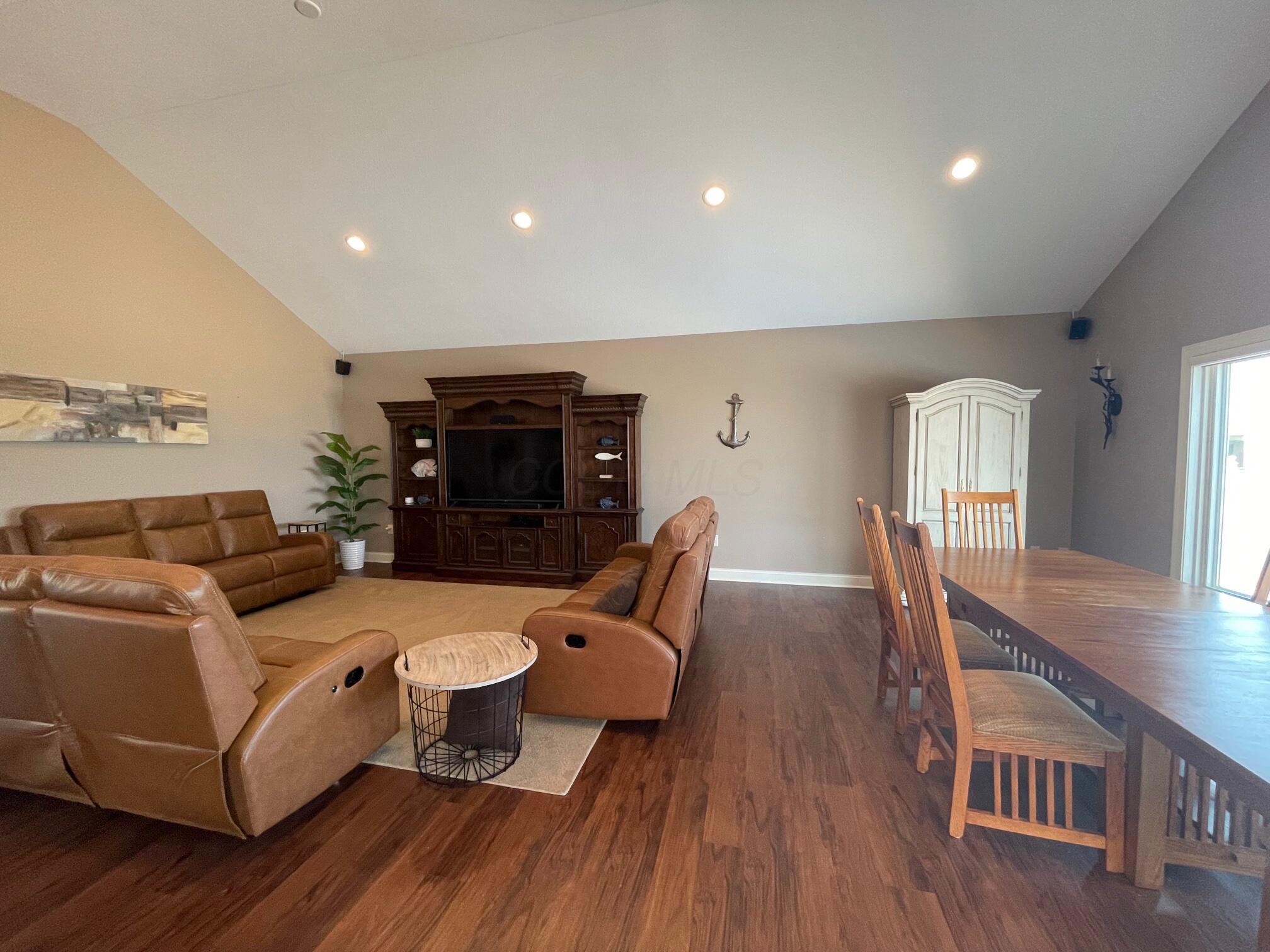 3348 W Erie Avenue, Lorain, Ohio image 17