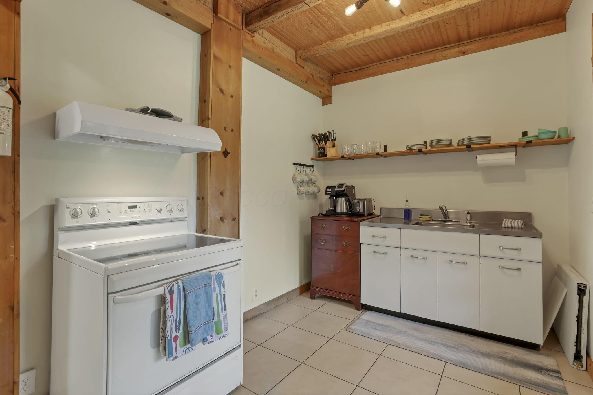 23587 Woltz Road, Rockbridge, Ohio image 19