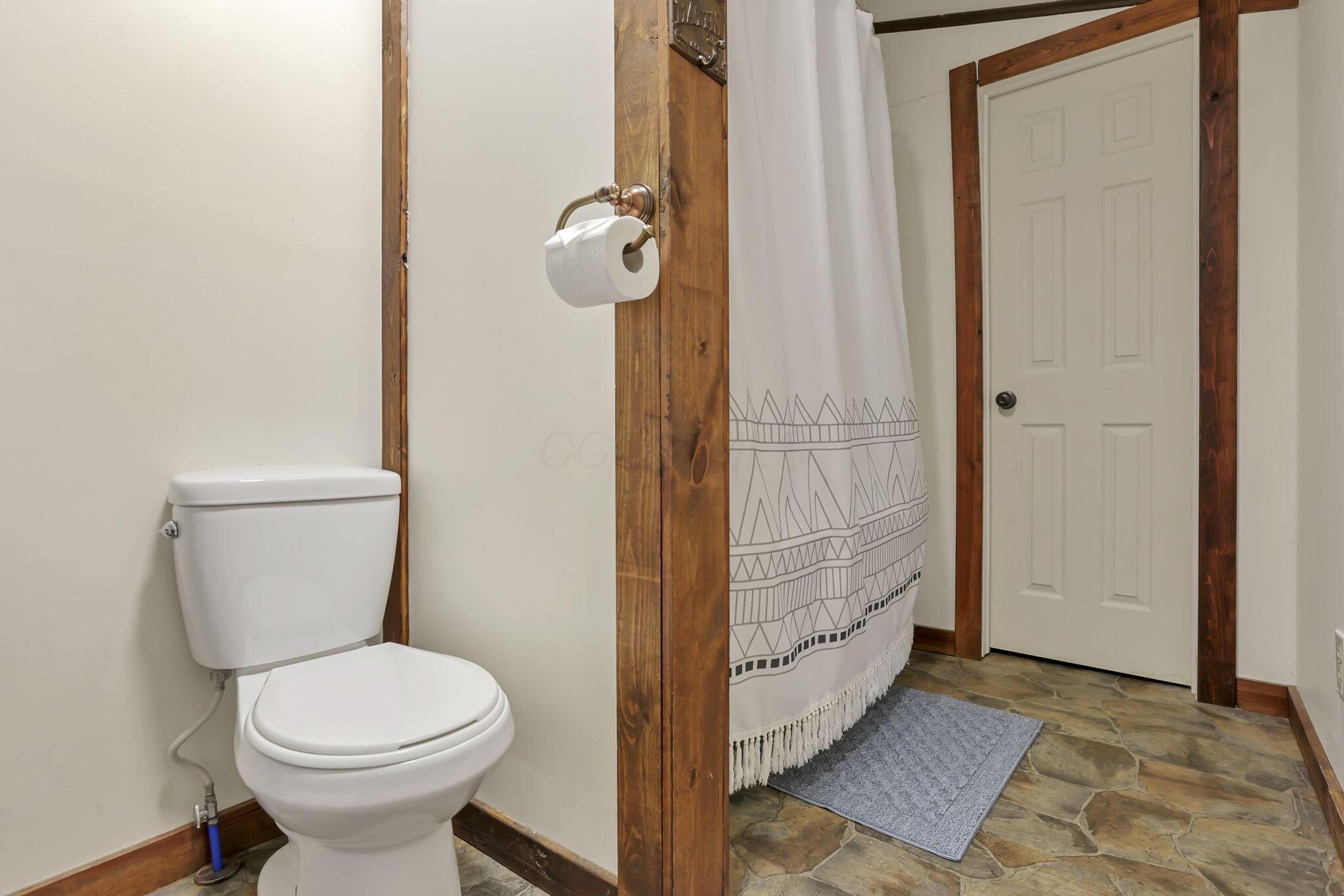 23587 Woltz Road, Rockbridge, Ohio image 30