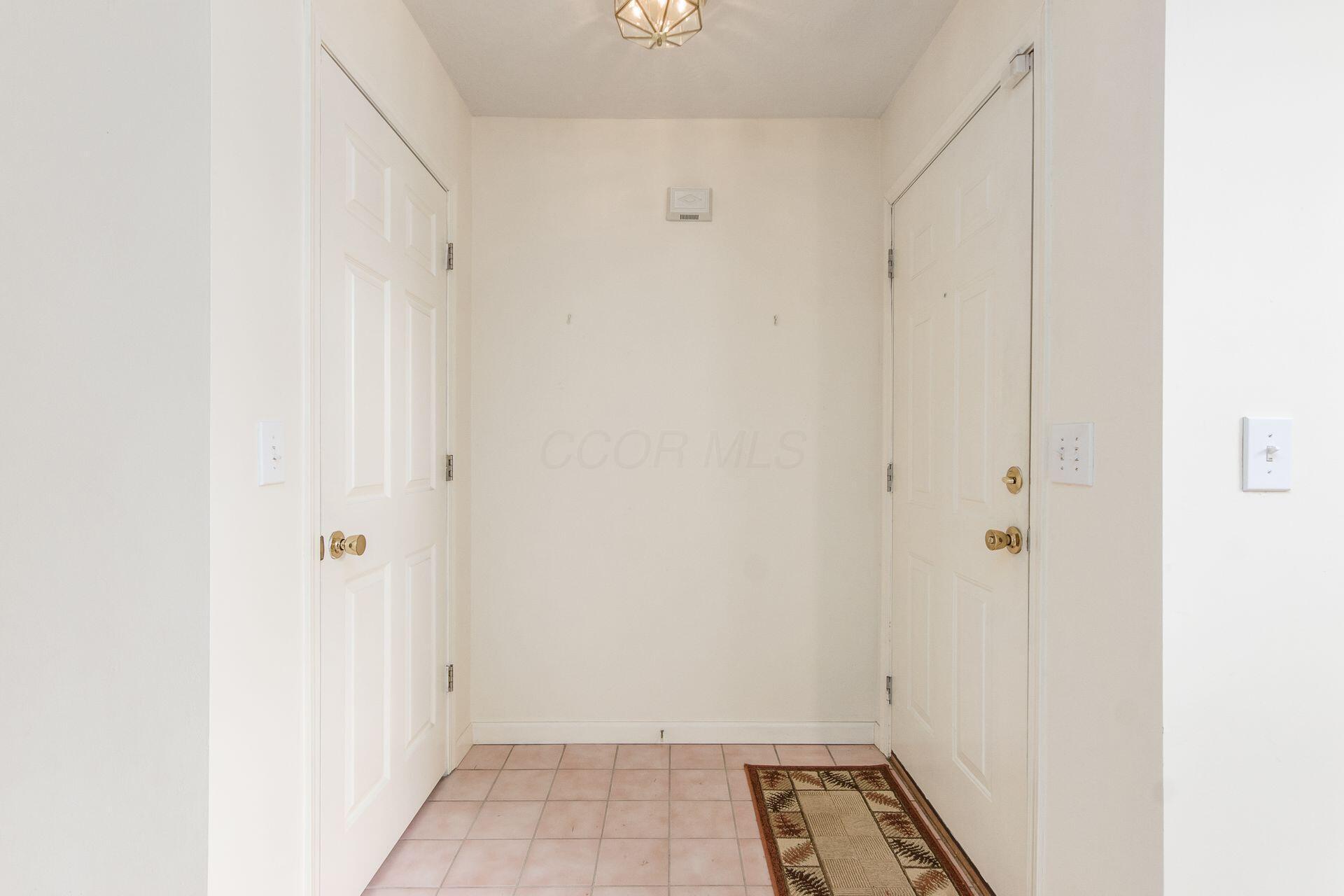 2400 Warm Springs Drive, Hilliard, Ohio image 7