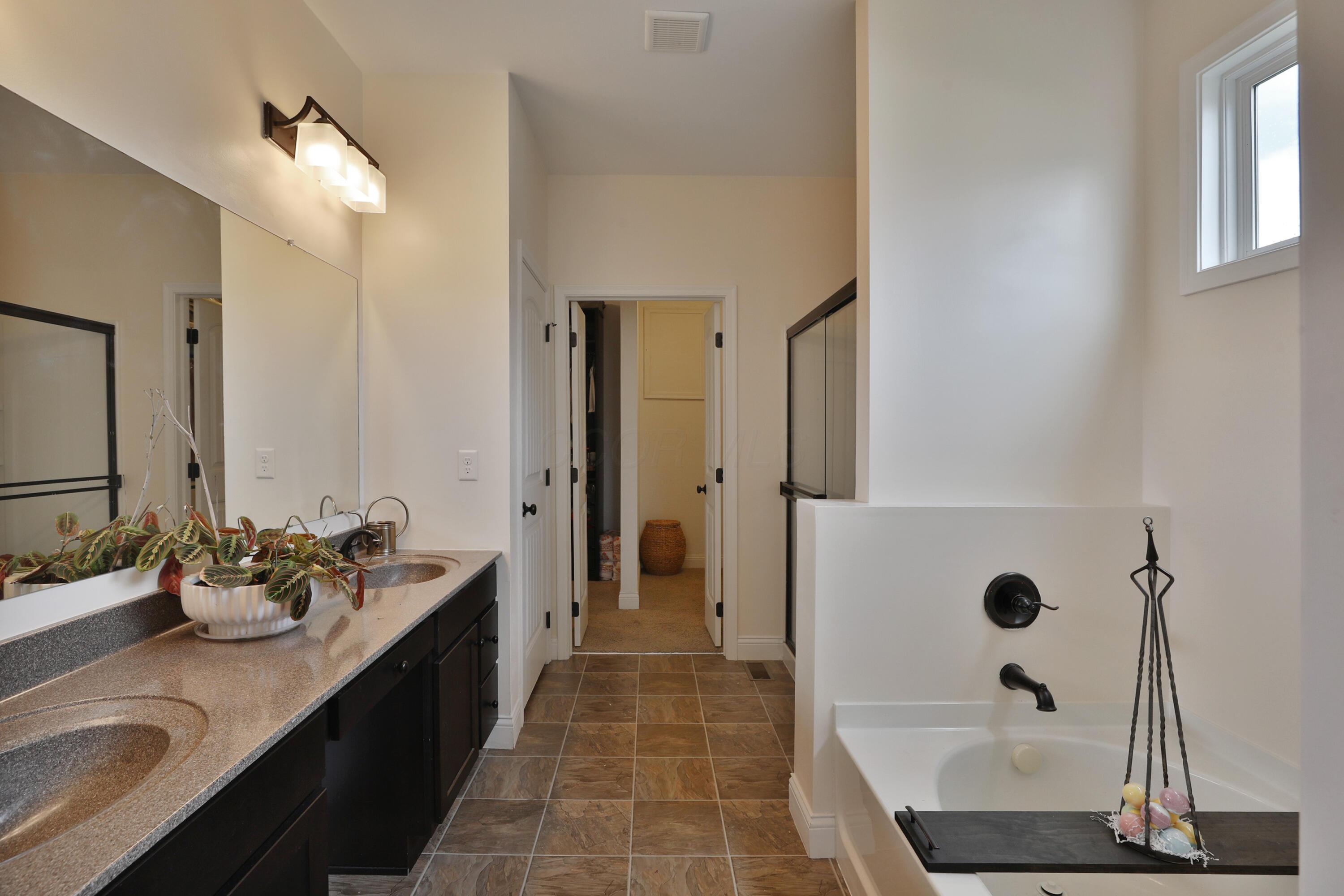 8515 Mallard Circle, Plain City, Ohio image 20