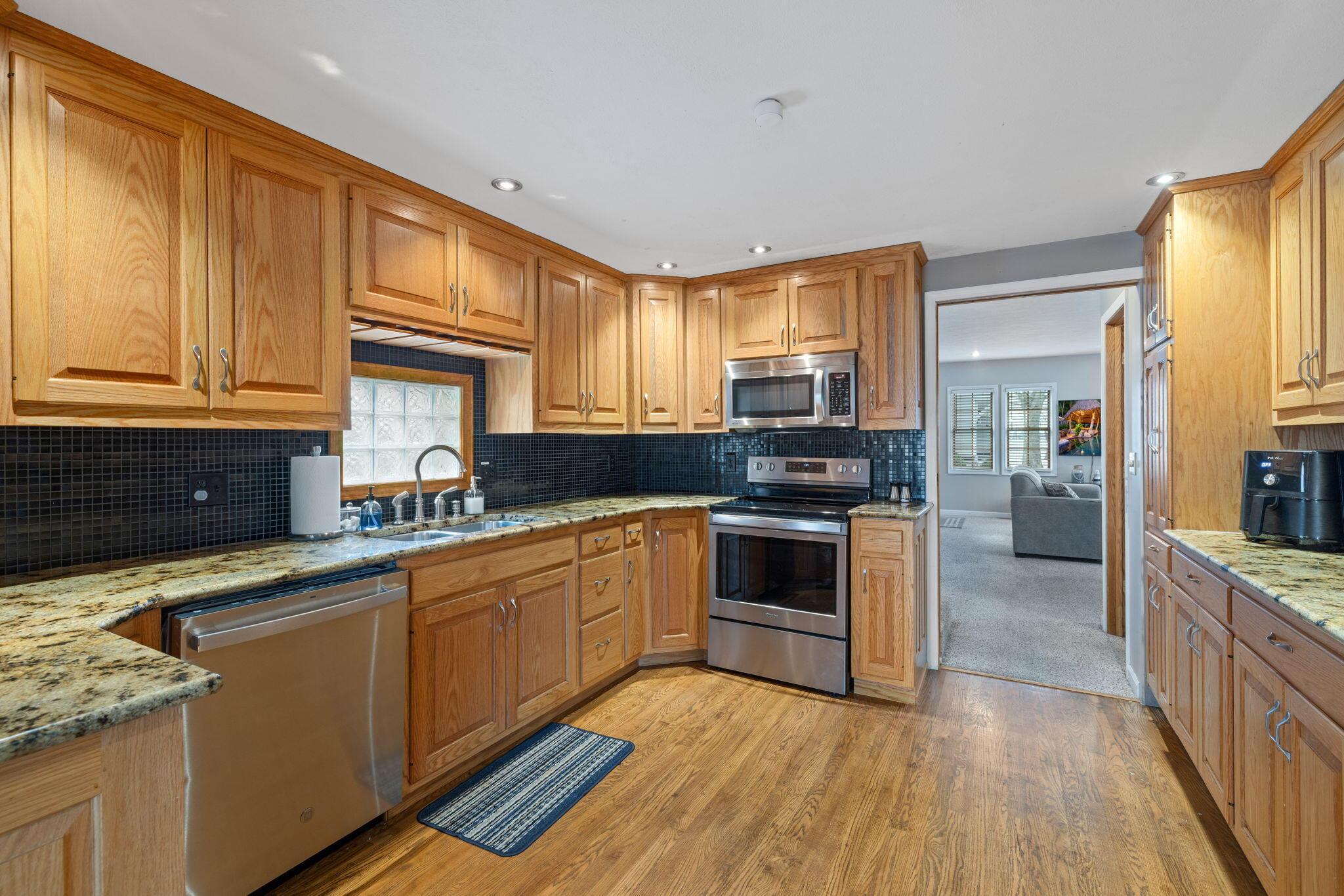 7842 Hickory Avenue, Russells Point, Ohio image 17