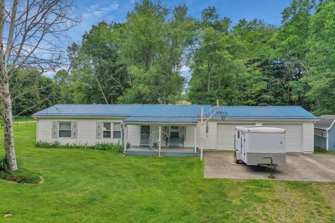 Photo of 6929 Hillcrest Road, Saint Louisville, OH 43071 (MLS # 225023860)