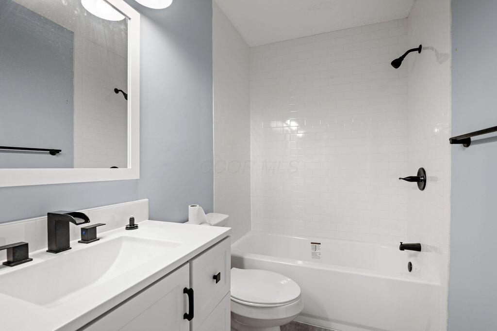 852 Pine Way Drive #E2, Columbus, Ohio image 16